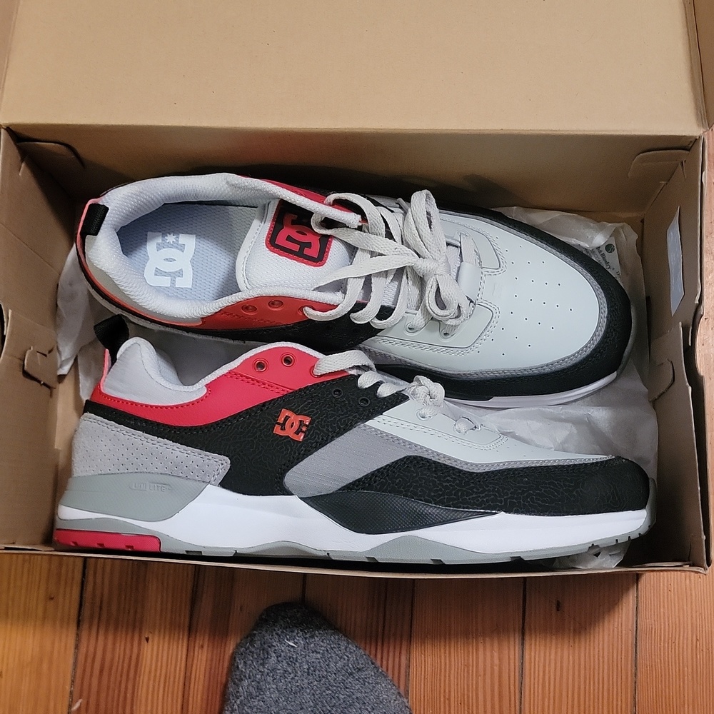 DC E. Tribeca Size 12 Never Worn